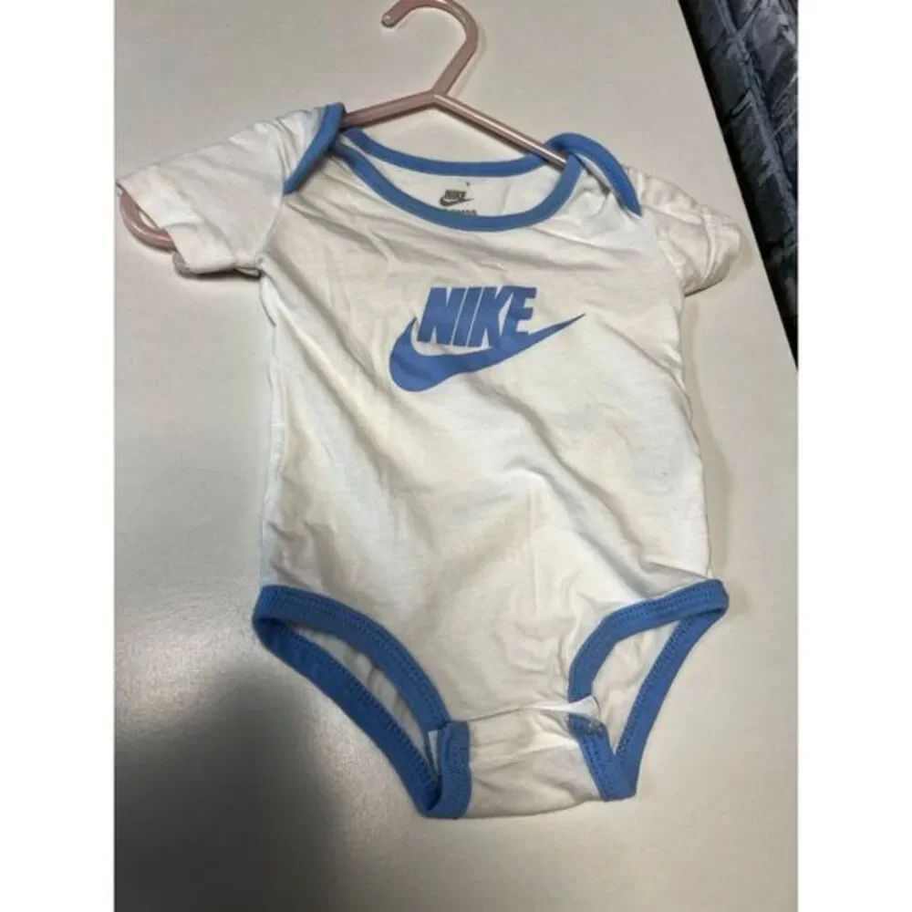 Nike onesie‎
